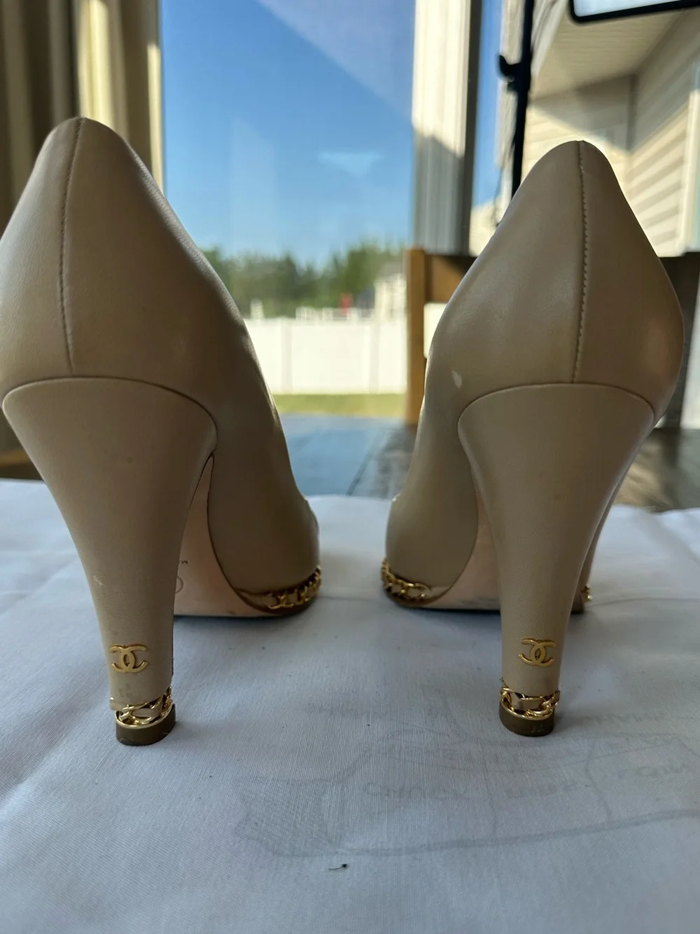 Chanel Vintage 2011 beige leather cap toe gold chain pumps